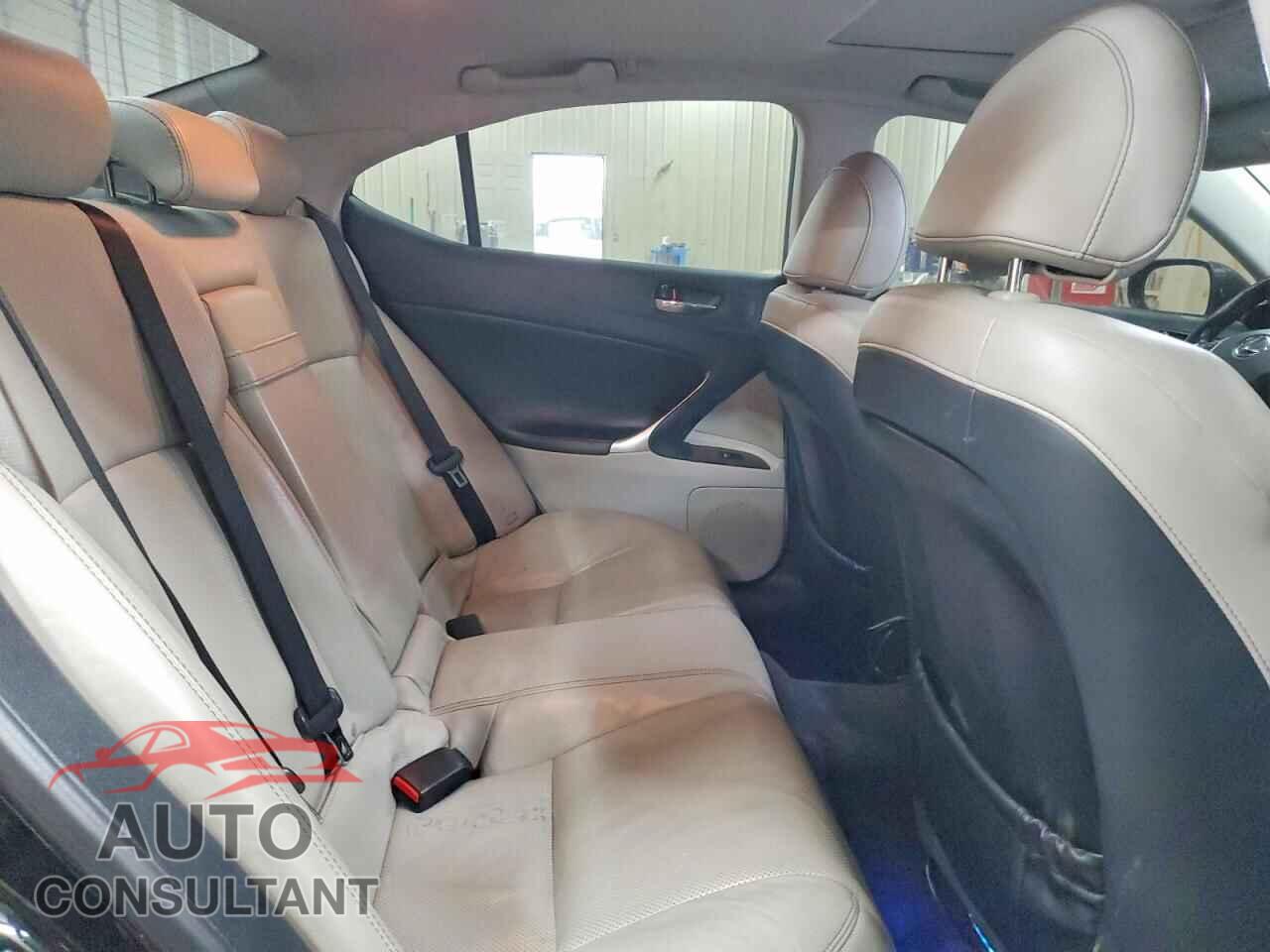 LEXUS IS 2012 - JTHCF5C20C5057889