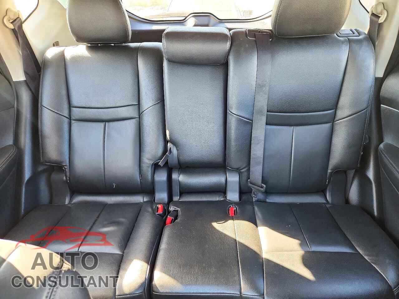 NISSAN ROGUE 2015 - KNMAT2MT6FP557782