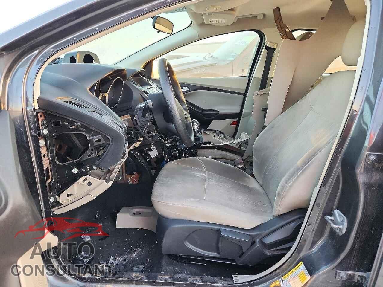 FORD FOCUS 2015 - 1FADP3F21FL349737