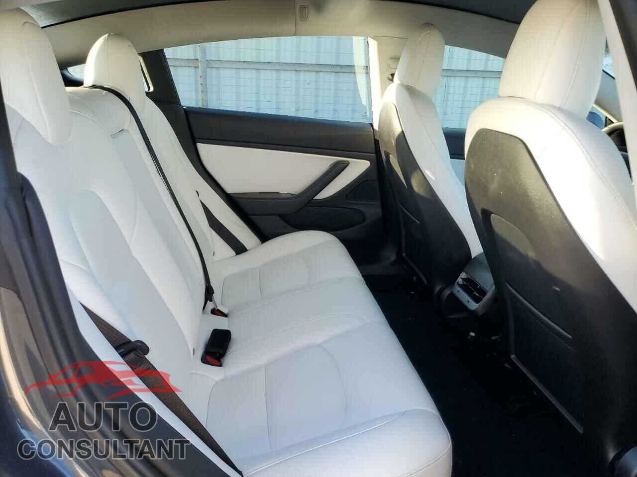 TESLA MODEL 3 2019 - 5YJ3E1EB2KF450803