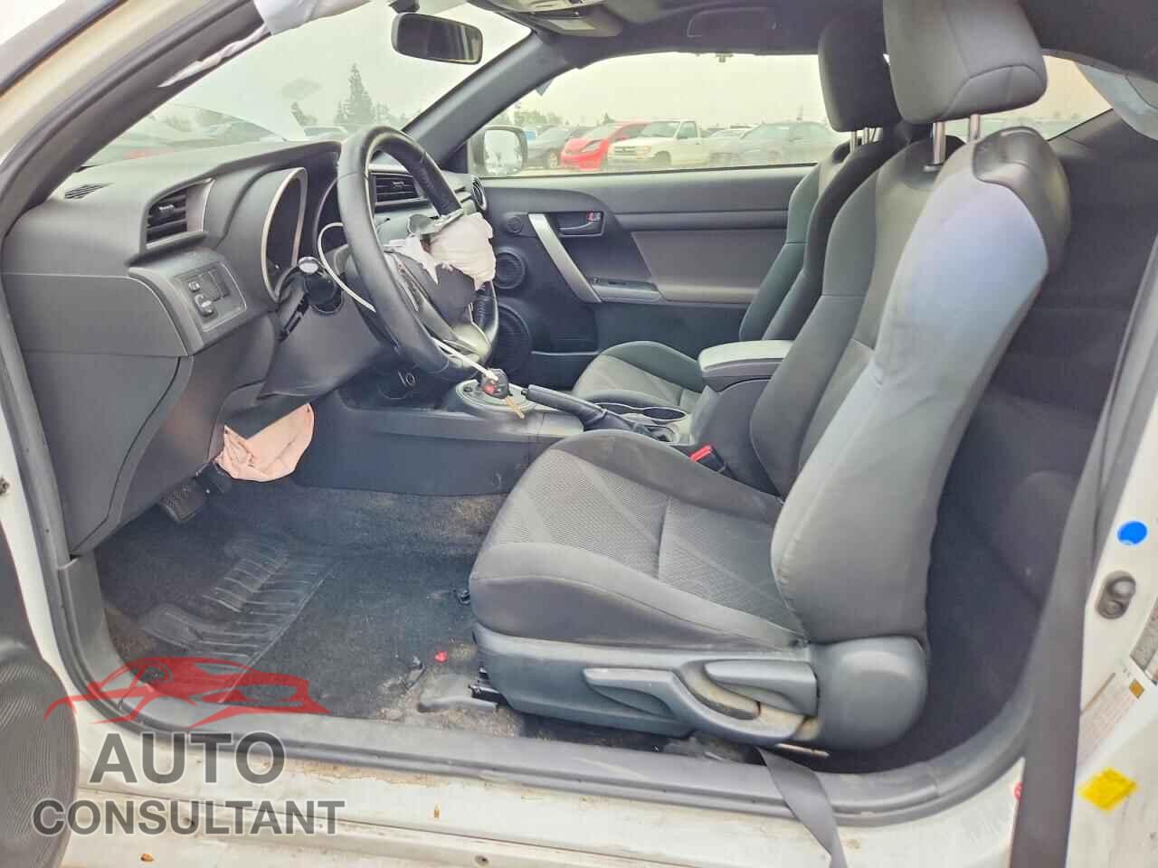 TOYOTA SCION 2013 - JTKJF5C73D3049232