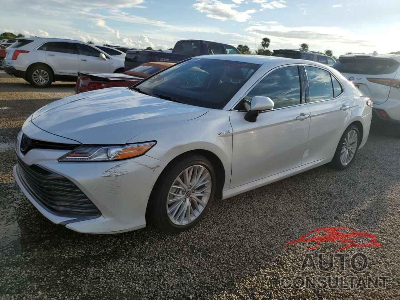 TOYOTA CAMRY 2018 - 4T1B21HKXJU007994