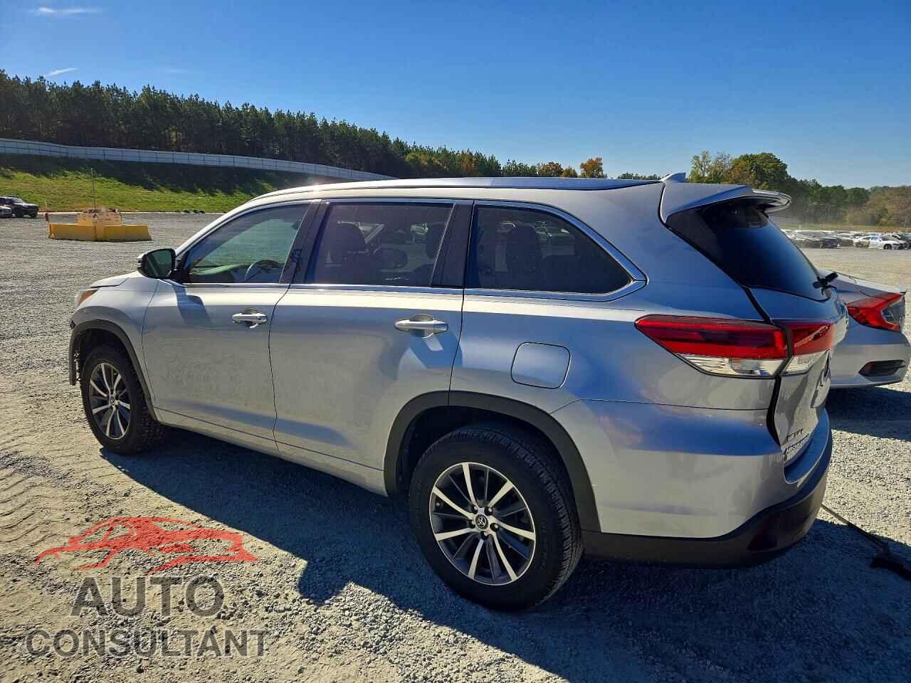 TOYOTA HIGHLANDER 2017 - 5TDKZRFH2HS524663