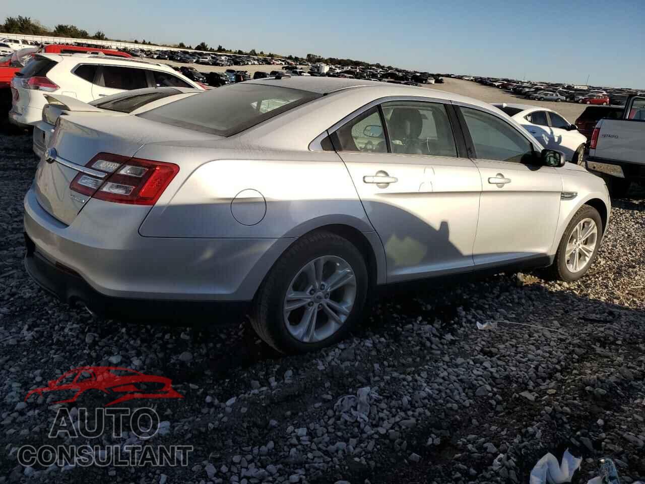 FORD TAURUS 2018 - 1FAHP2D83JG124823