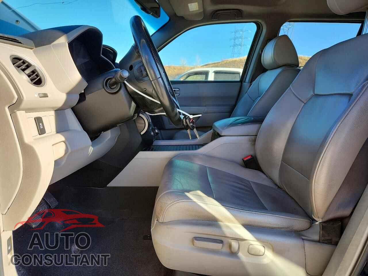 HONDA PILOT 2013 - 5FNYF4H75DB001095