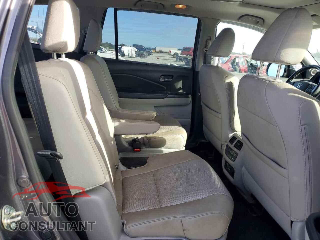 HONDA PILOT 2017 - 5FNYF6H04HB038238