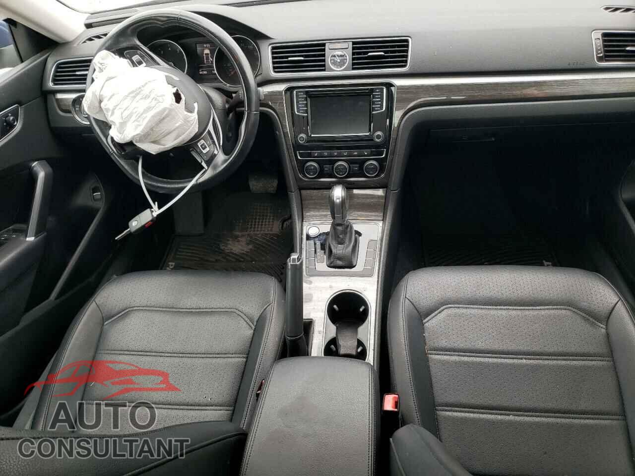 VOLKSWAGEN PASSAT 2017 - 1VWBT7A30HC005904