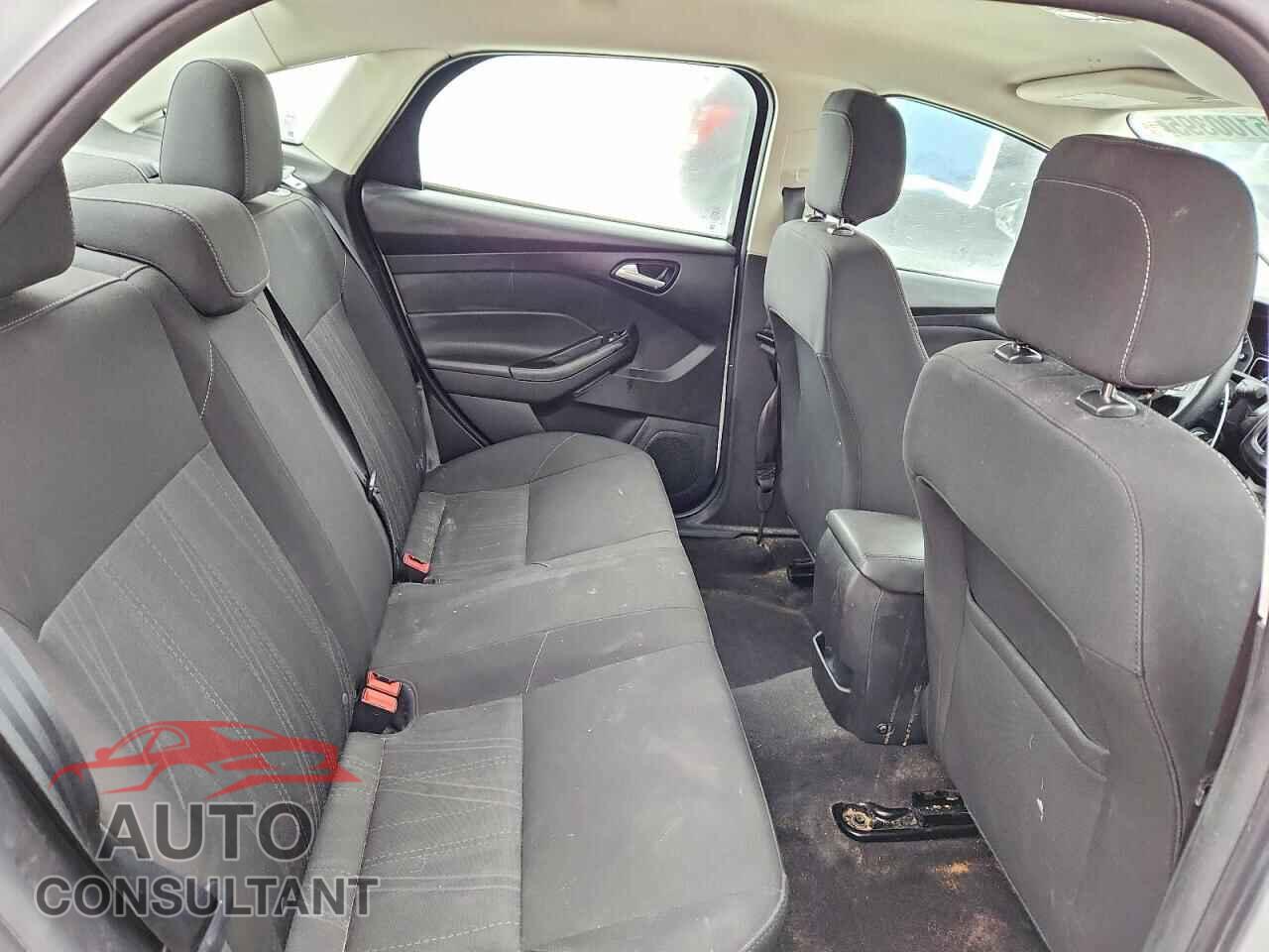 FORD FOCUS 2018 - 1FADP3F28JL299346