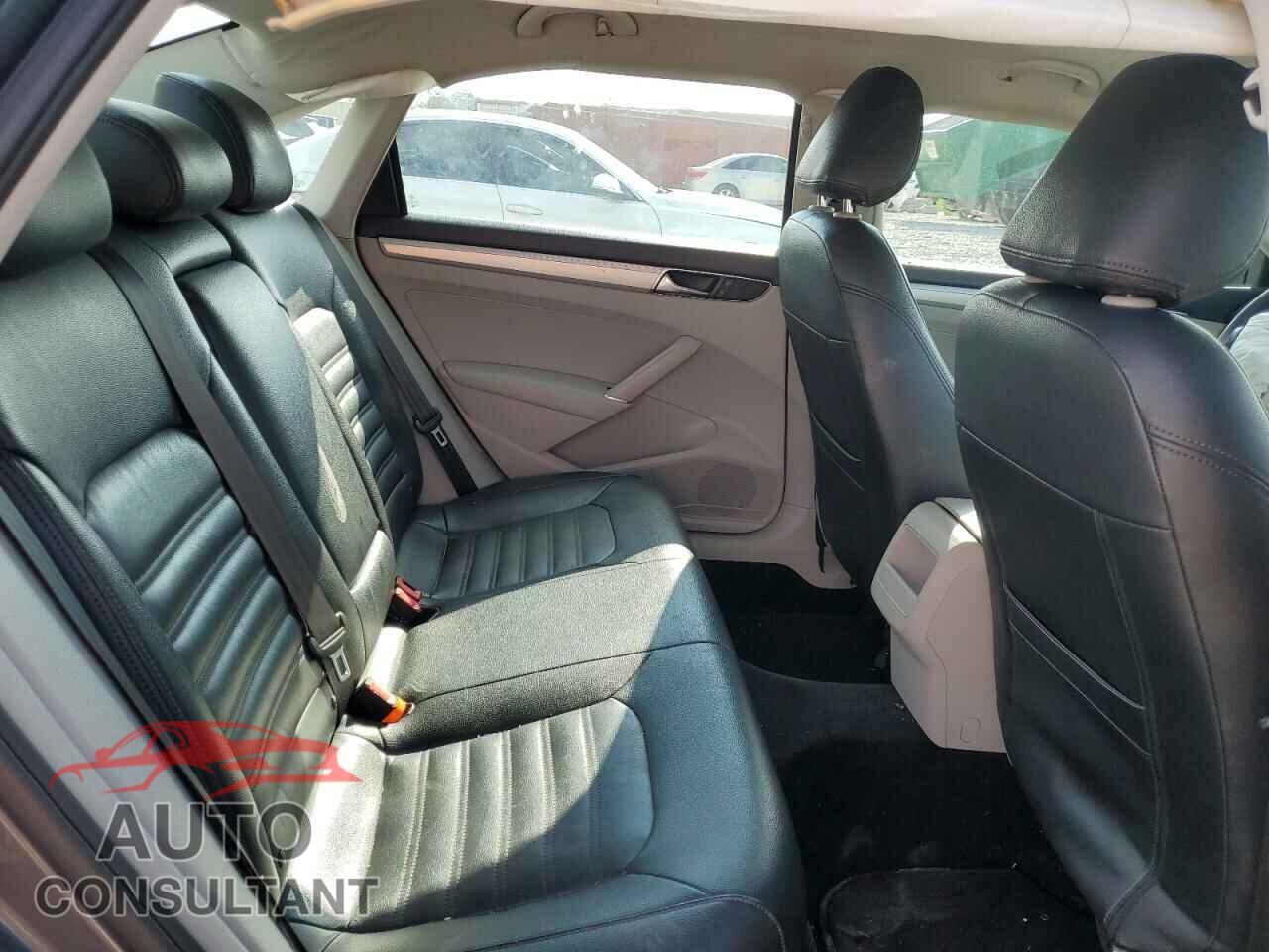VOLKSWAGEN PASSAT 2017 - 1VWAT7A32HC011649