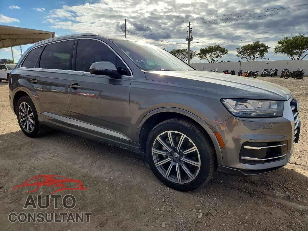 AUDI Q7 2017 - WA1LAAF70HD028657