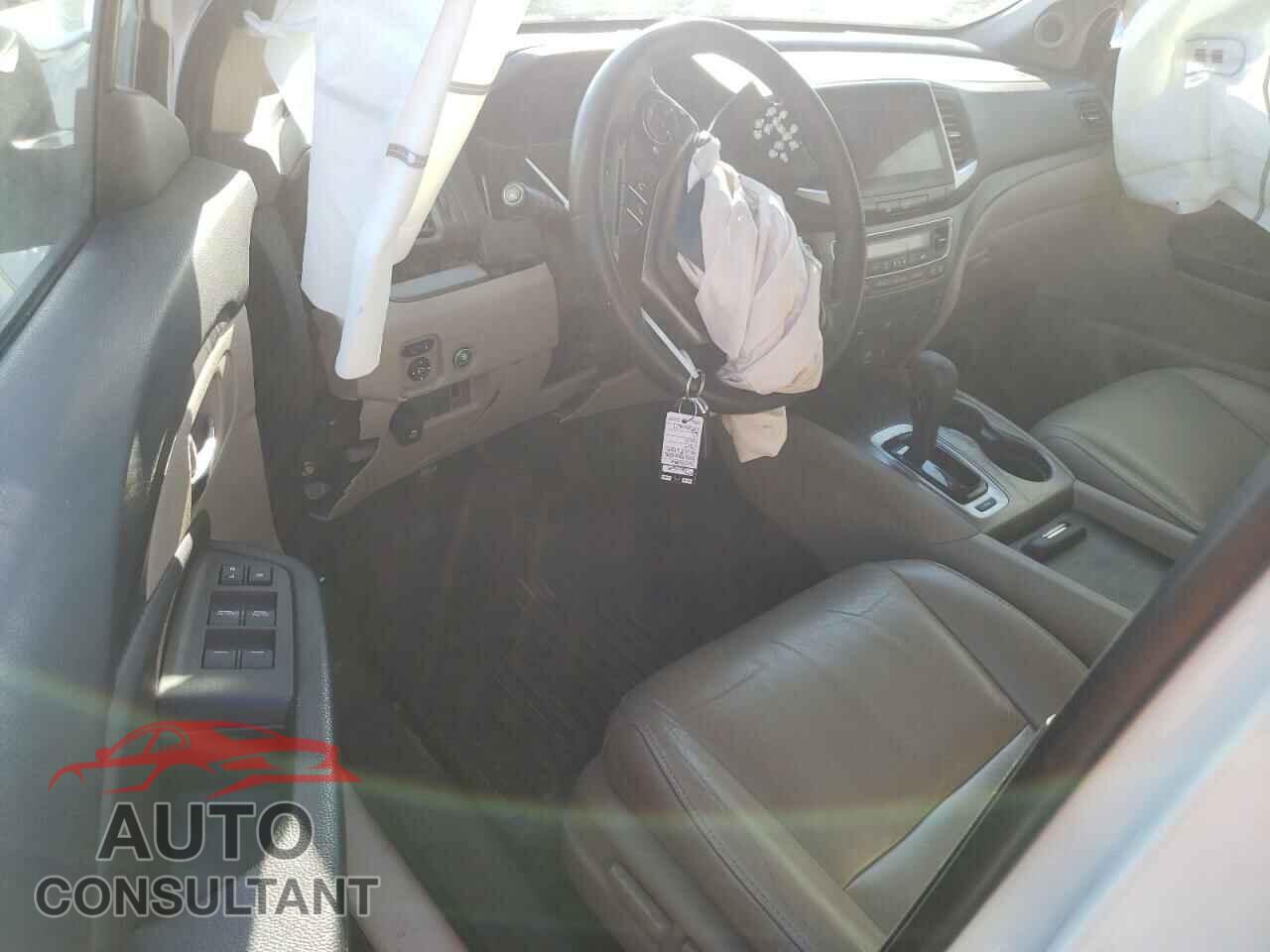 HONDA PILOT 2016 - 5FNYF5H80GB036615