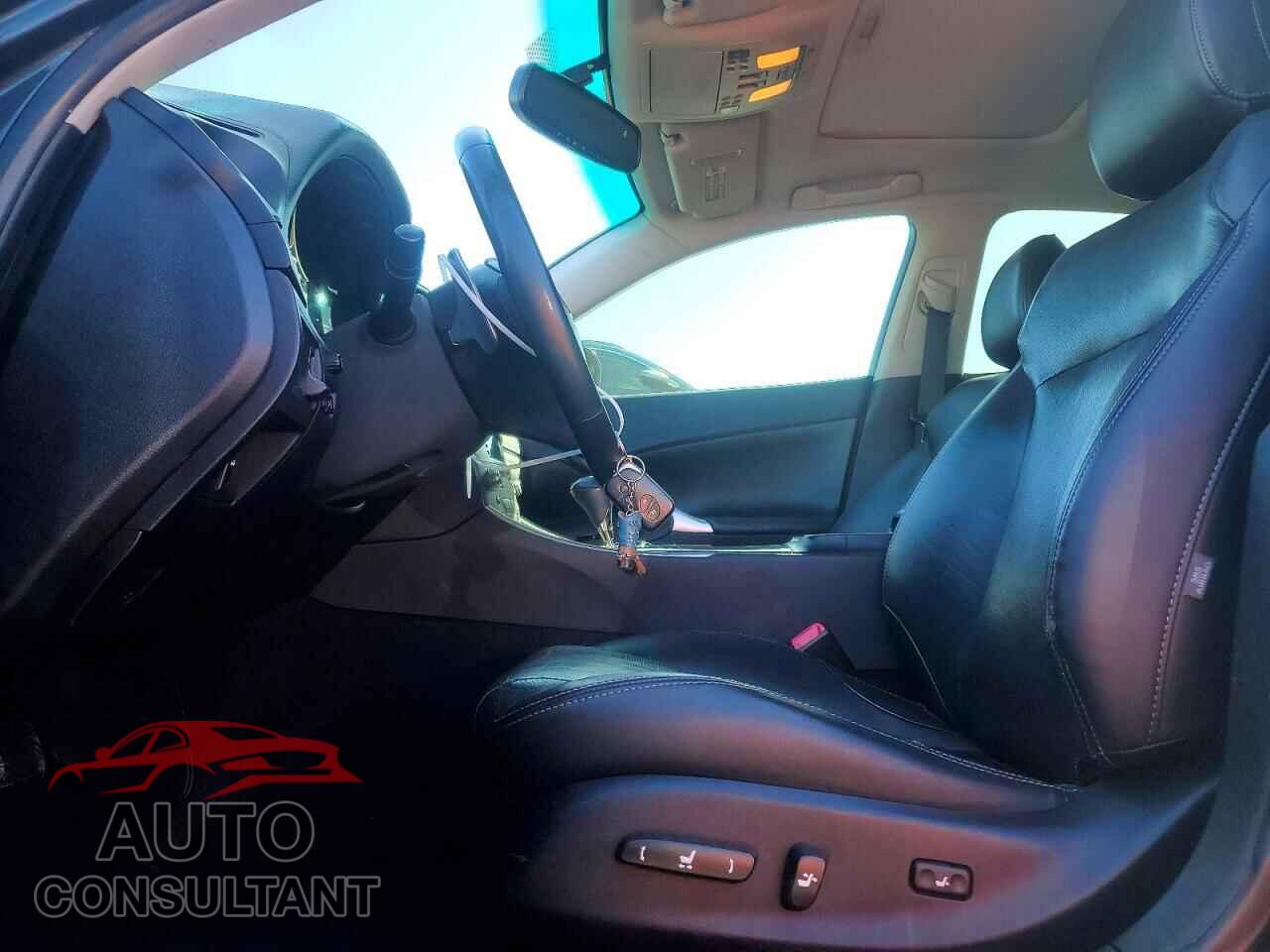 LEXUS IS 2011 - JTHBF5C20B5142564