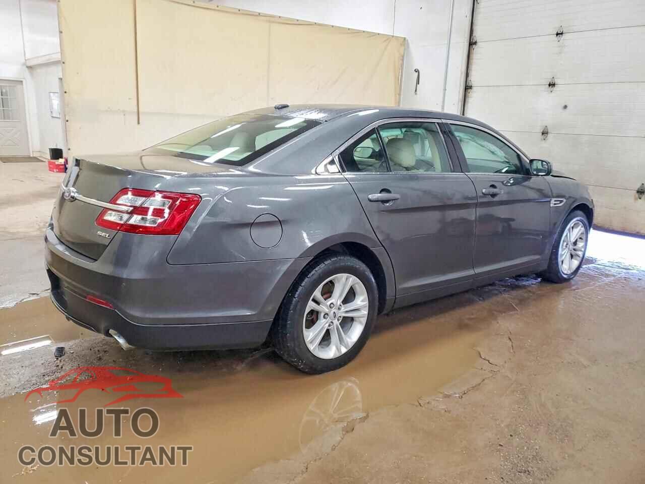 FORD TAURUS 2019 - 1FAHP2E85KG110485