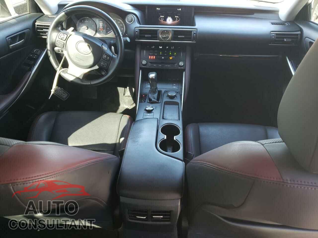 LEXUS IS 2018 - JTHBA1D27J5080584