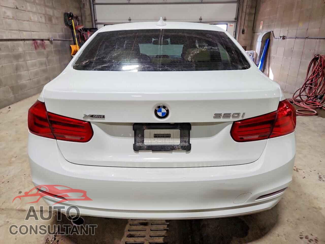 BMW 320 2018 - WBA8E5G59JNU46796