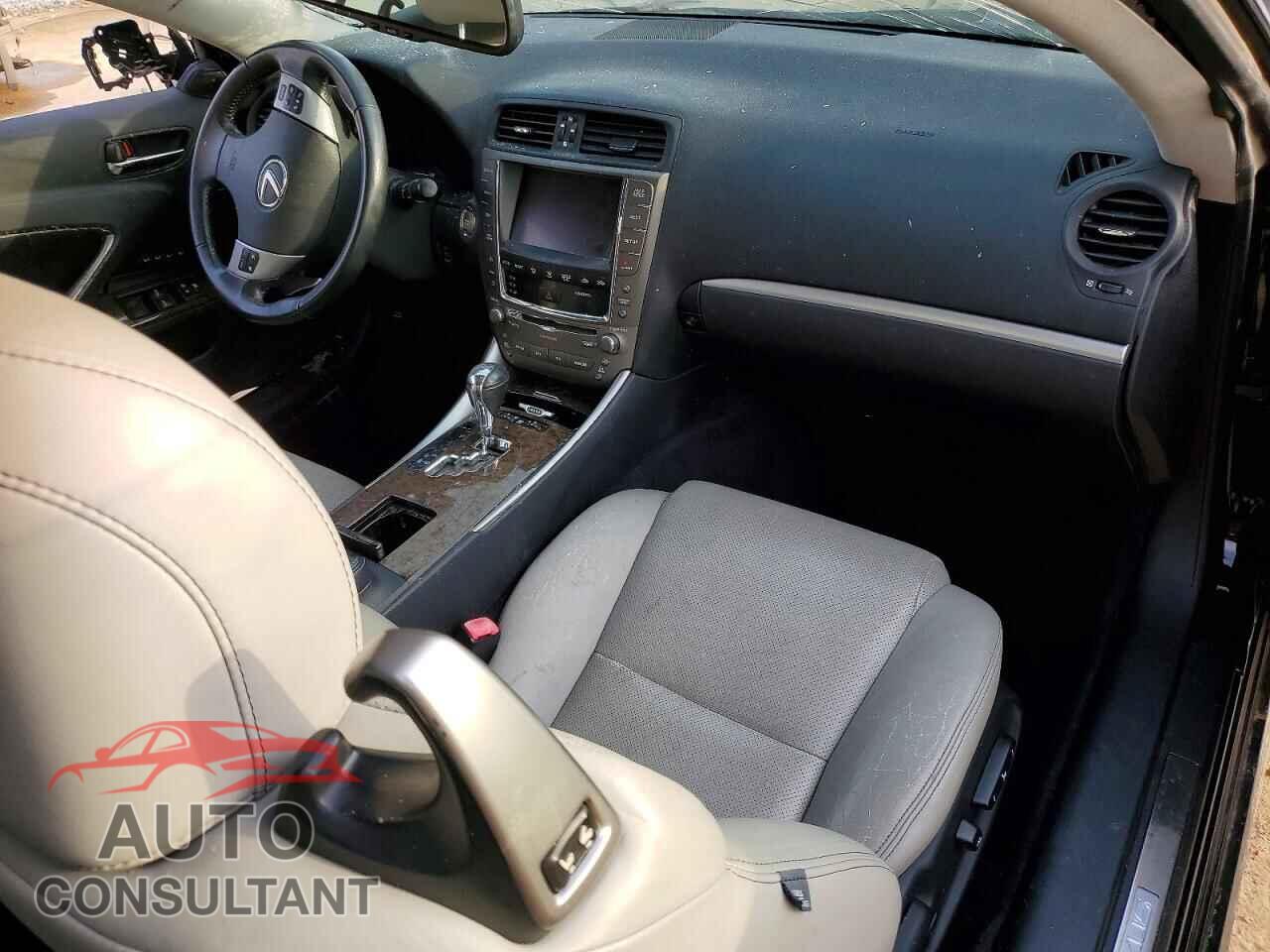 LEXUS IS 250C 2012 - JTHFF2C21C2525660