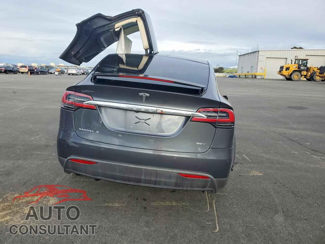 TESLA MODEL X 2016 - 5YJXCBE21GF008583