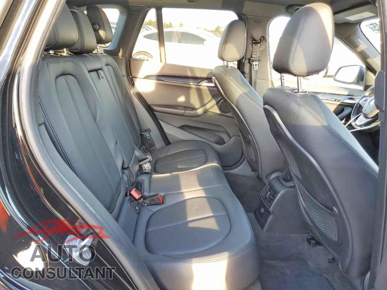 BMW X1 2017 - WBXHT3C32H5F72192