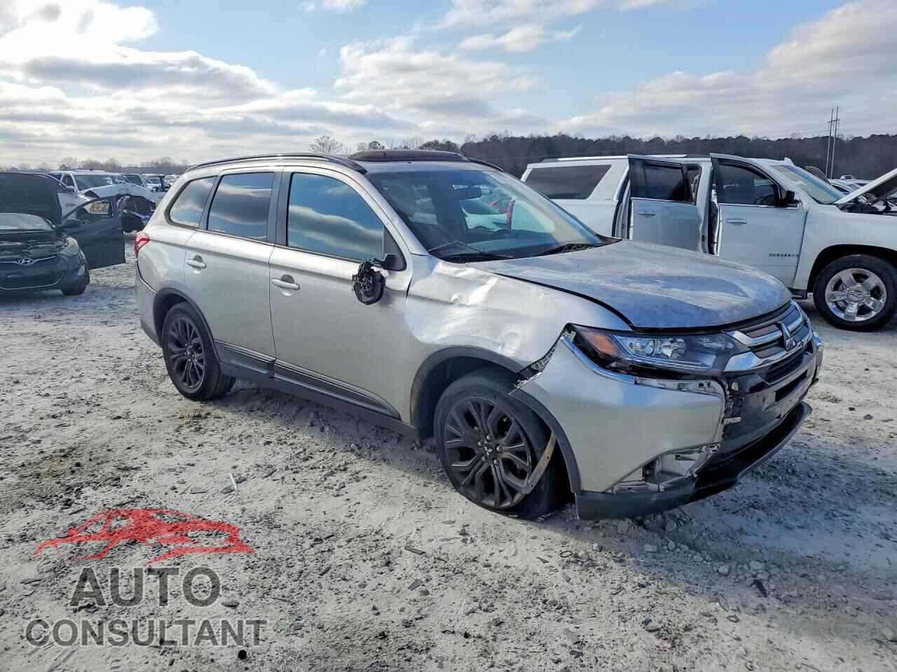 MITSUBISHI OUTLANDER 2018 - JA4AD3A34JZ031245