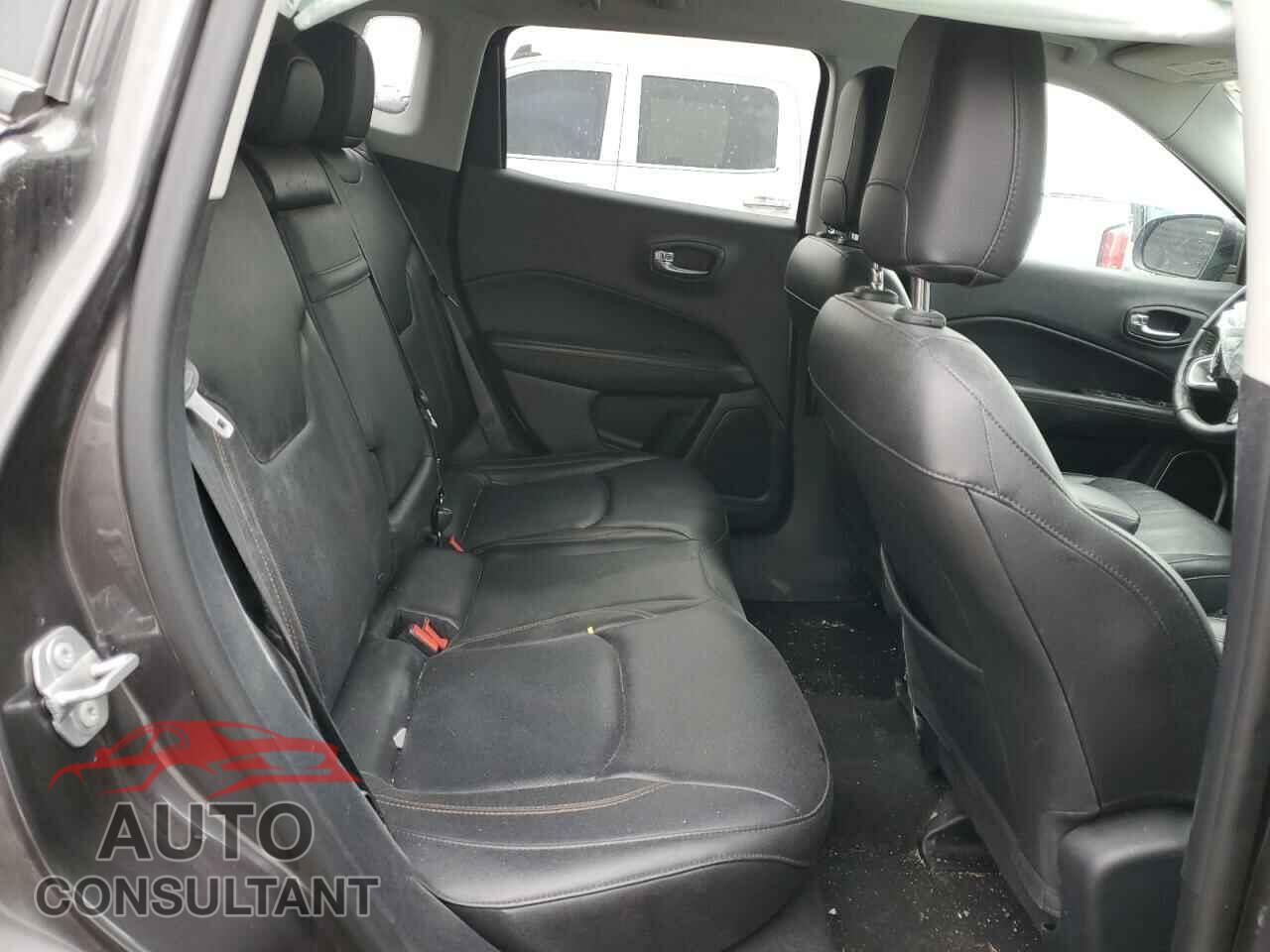 JEEP COMPASS 2018 - 3C4NJDCB5JT267100