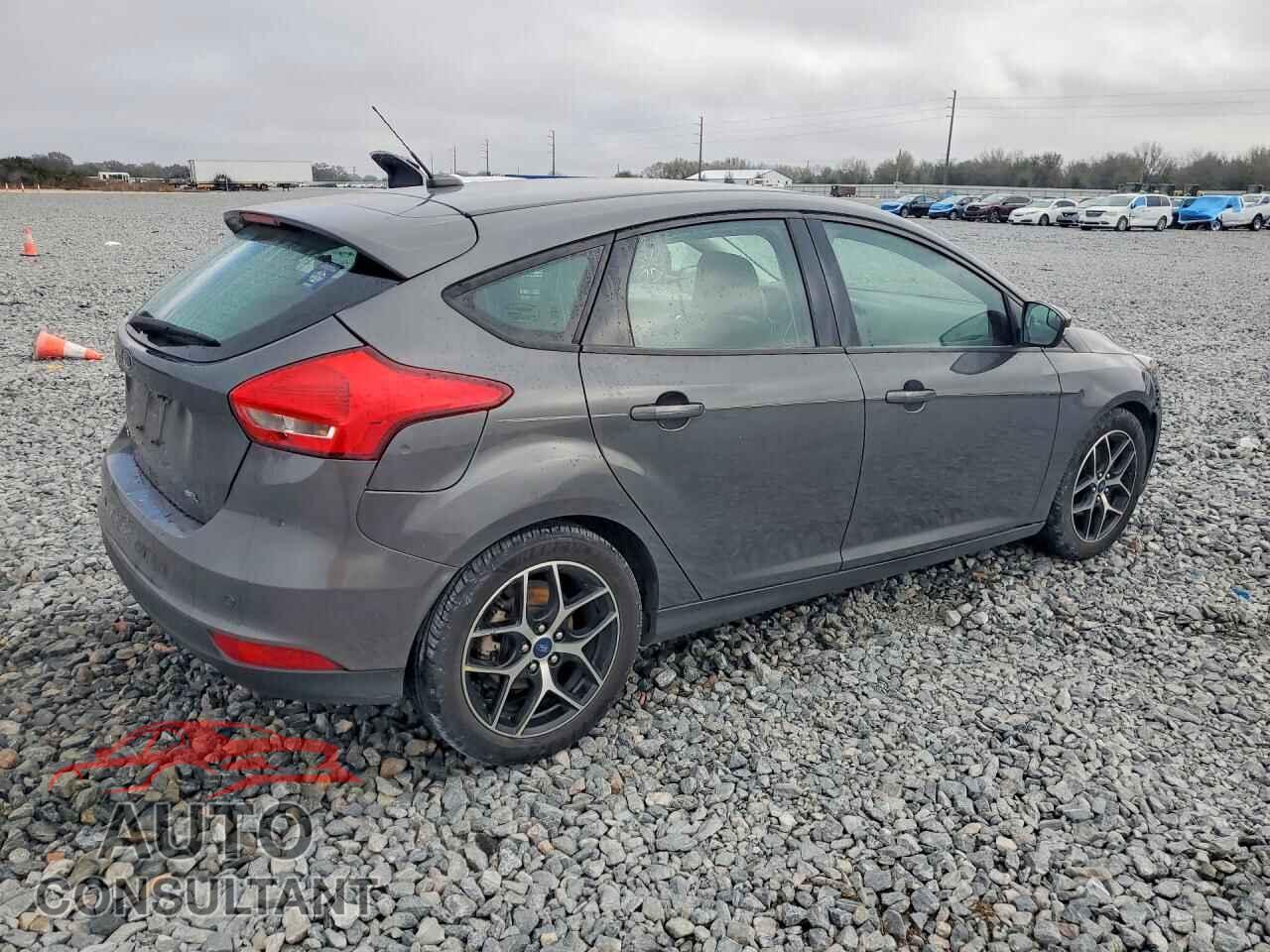 FORD FOCUS 2017 - 1FADP3M28HL317535