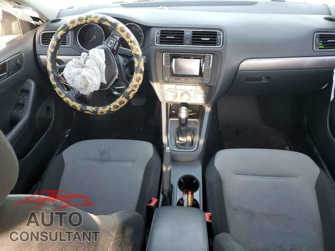 VOLKSWAGEN JETTA 2017 - 3VW2B7AJ8HM221127