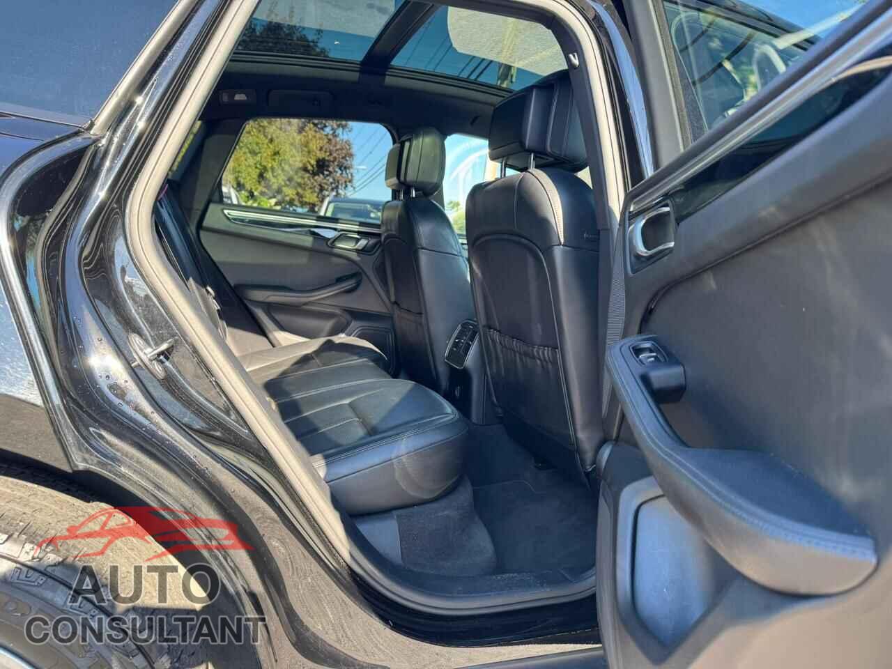 PORSCHE MACAN 2018 - WP1AA2A50JLB07197