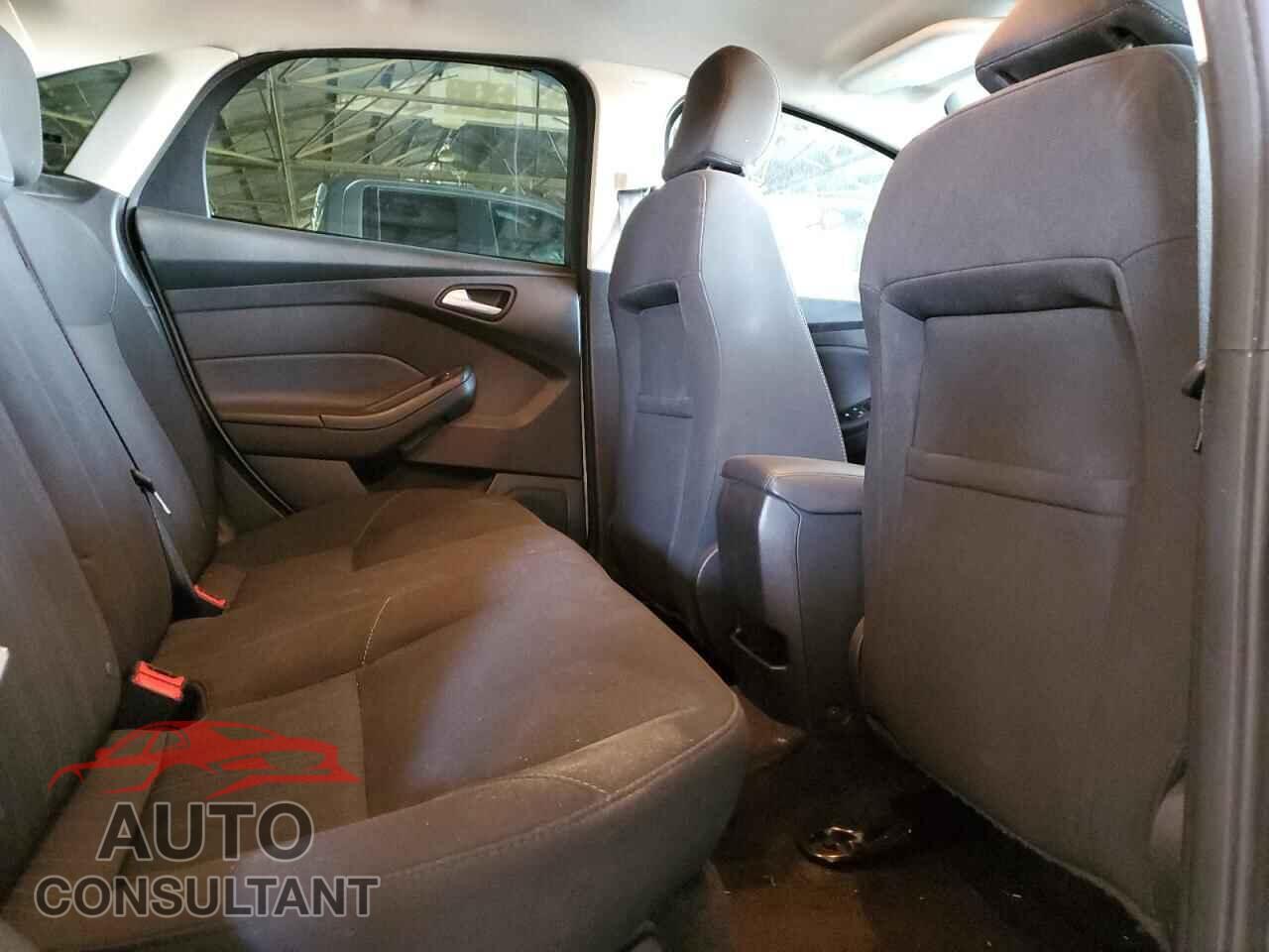FORD FOCUS 2017 - 1FADP3F28HL296411