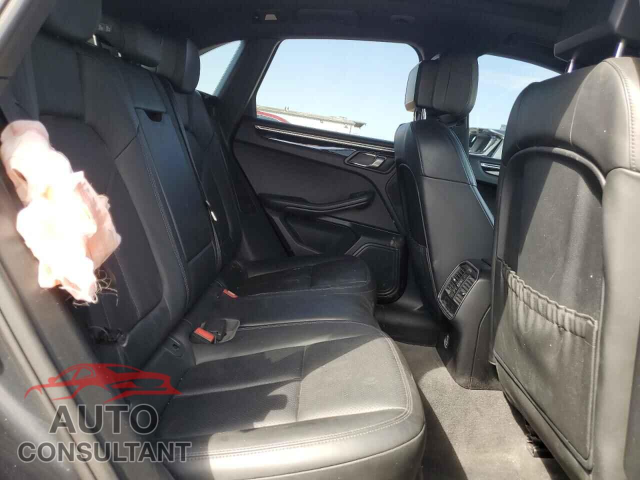 PORSCHE MACAN 2017 - WP1AA2A53HLB03395