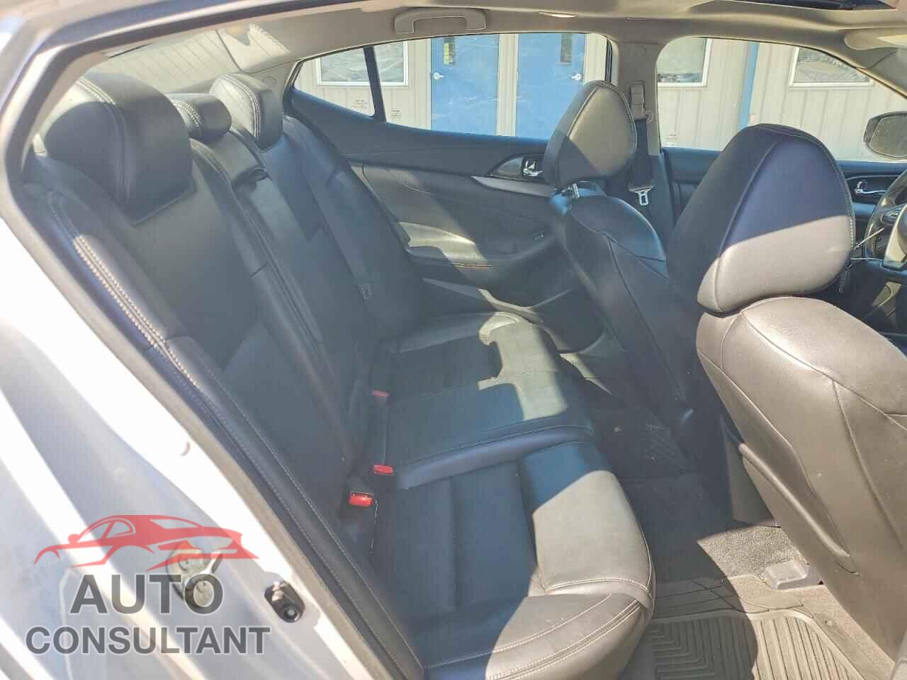 NISSAN MAXIMA 2017 - 1N4AA6AP8HC430357