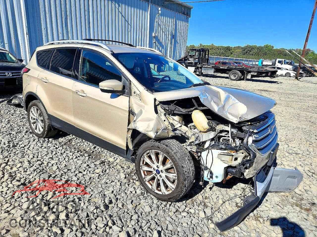 FORD ESCAPE 2017 - 1FMCU9J96HUF00943