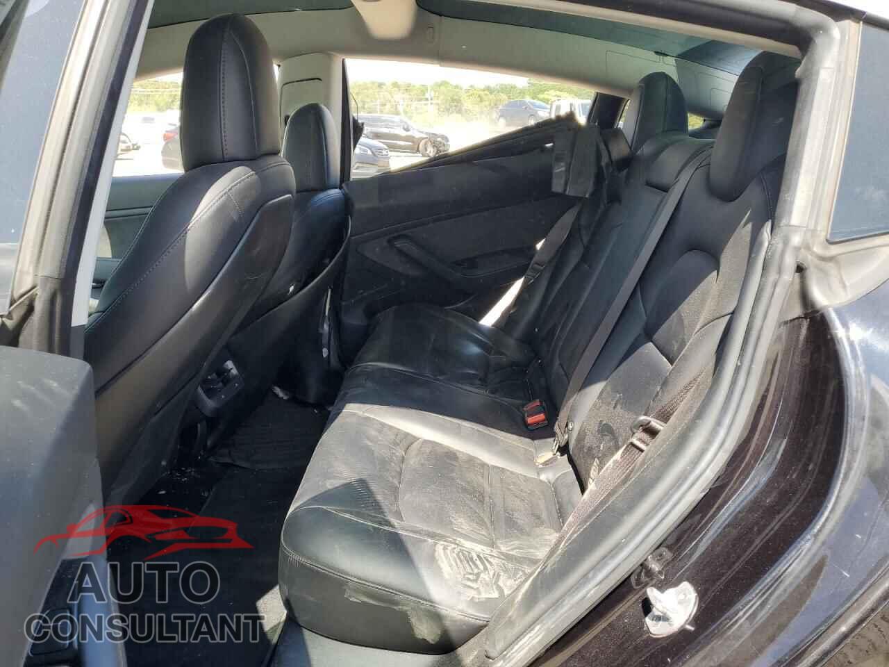 TESLA MODEL 3 2018 - 5YJ3E1EB0JF070521