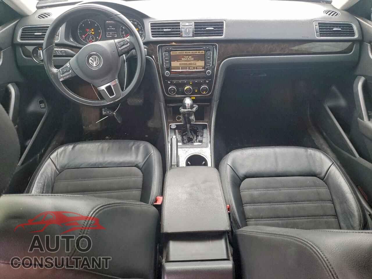 VOLKSWAGEN PASSAT 2014 - 1VWCN7A30EC111392