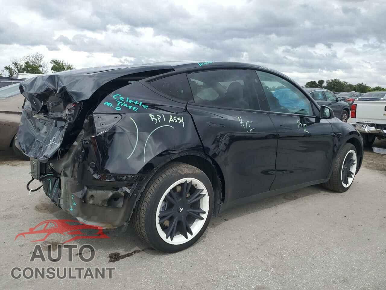 TESLA MODEL Y 2023 - 7SAYGDEE0PF893439