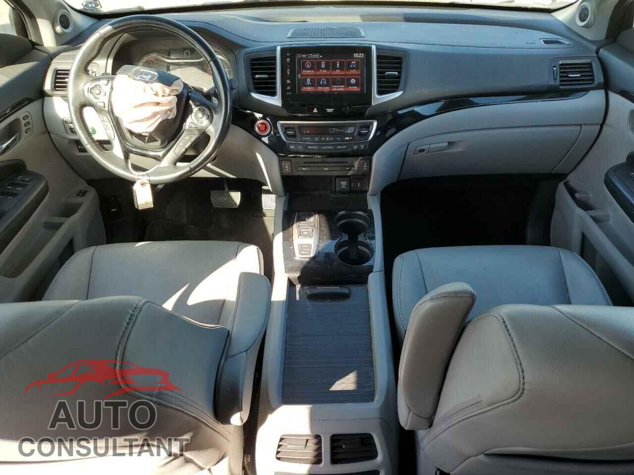 HONDA PILOT 2017 - 5FNYF5H96HB025385