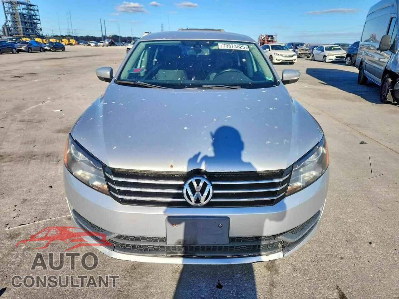 VOLKSWAGEN PASSAT 2015 - 1VWAT7A33FC092027