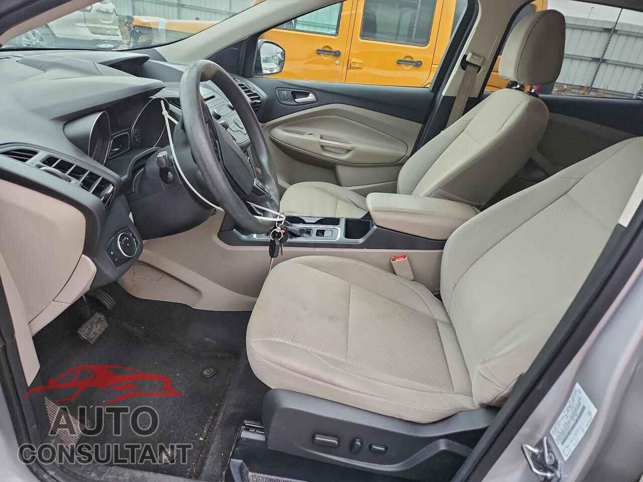 FORD ESCAPE 2017 - 1FMCU9GD3HUC28511