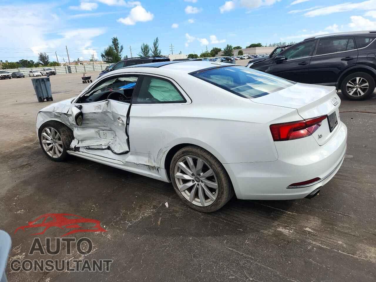 AUDI A5 2018 - WAUNNAF56JA025557