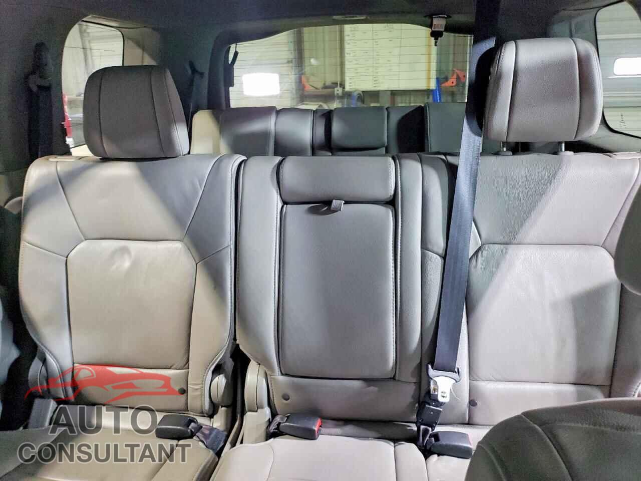 HONDA PILOT 2015 - 5FNYF4H50FB052828