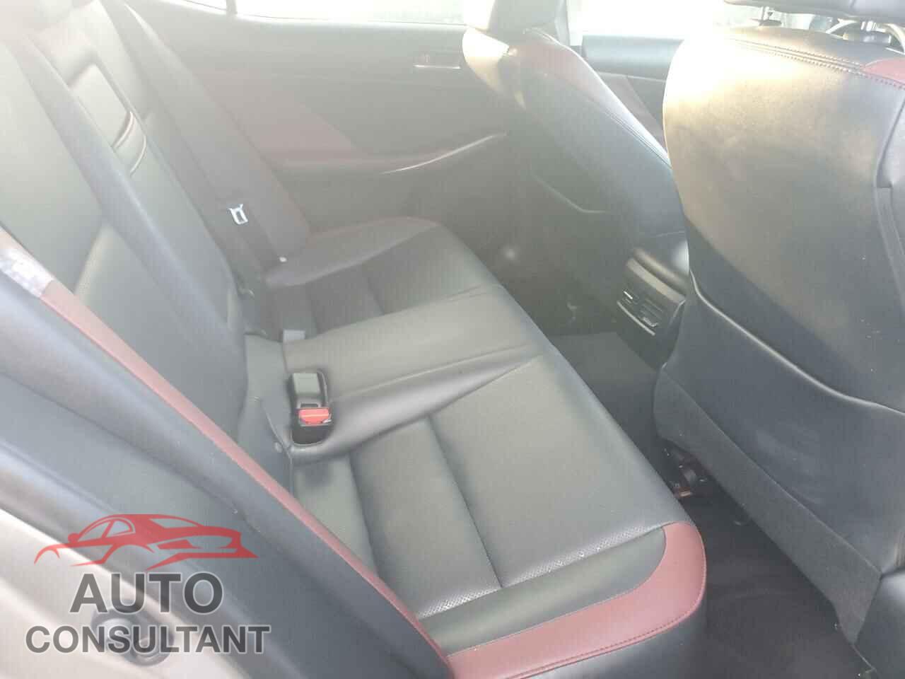 LEXUS IS 2018 - JTHBA1D24J5068148