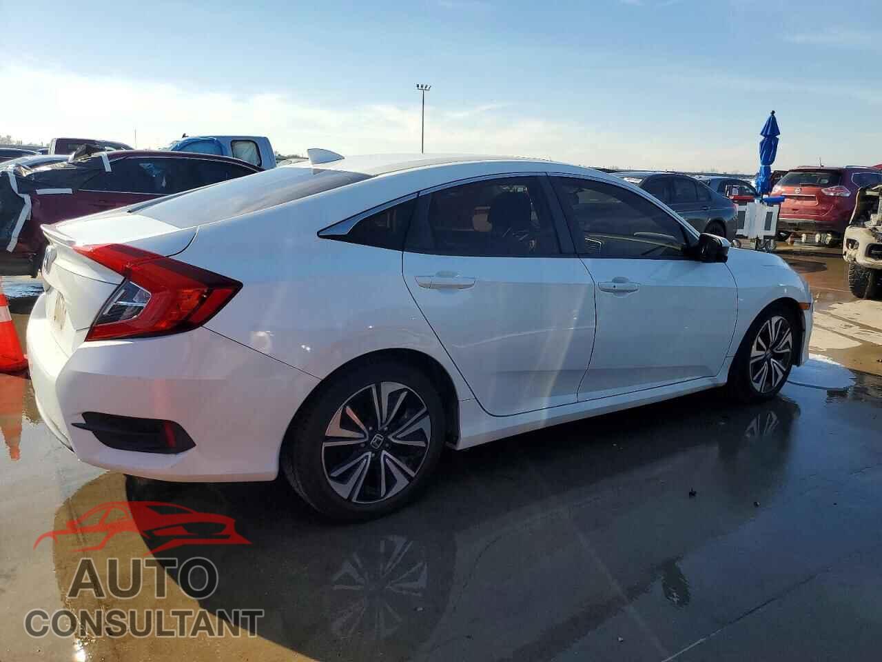 HONDA CIVIC 2018 - JHMFC1F38JX030833