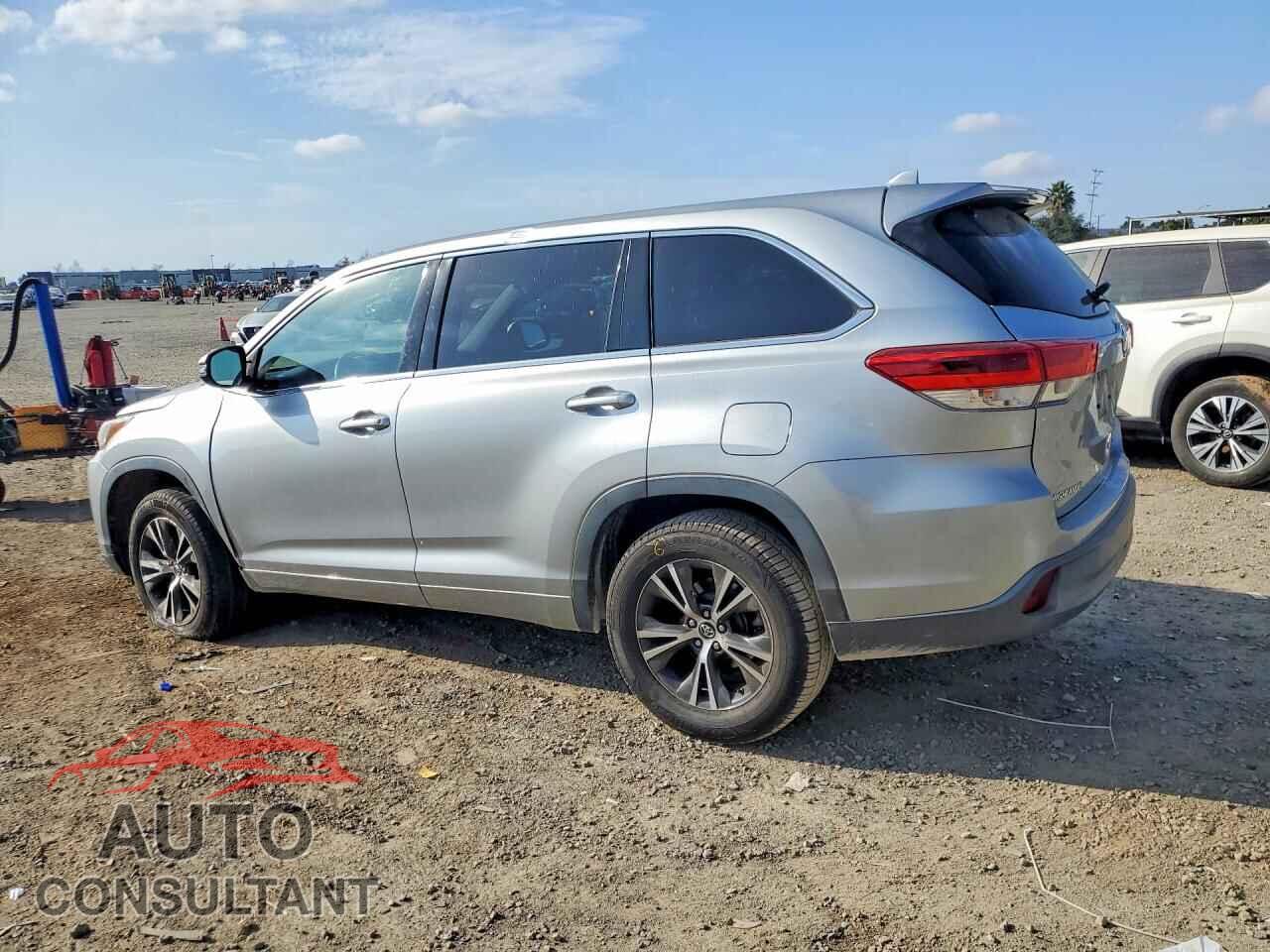 TOYOTA HIGHLANDER 2018 - 5TDZZRFH2JS260736
