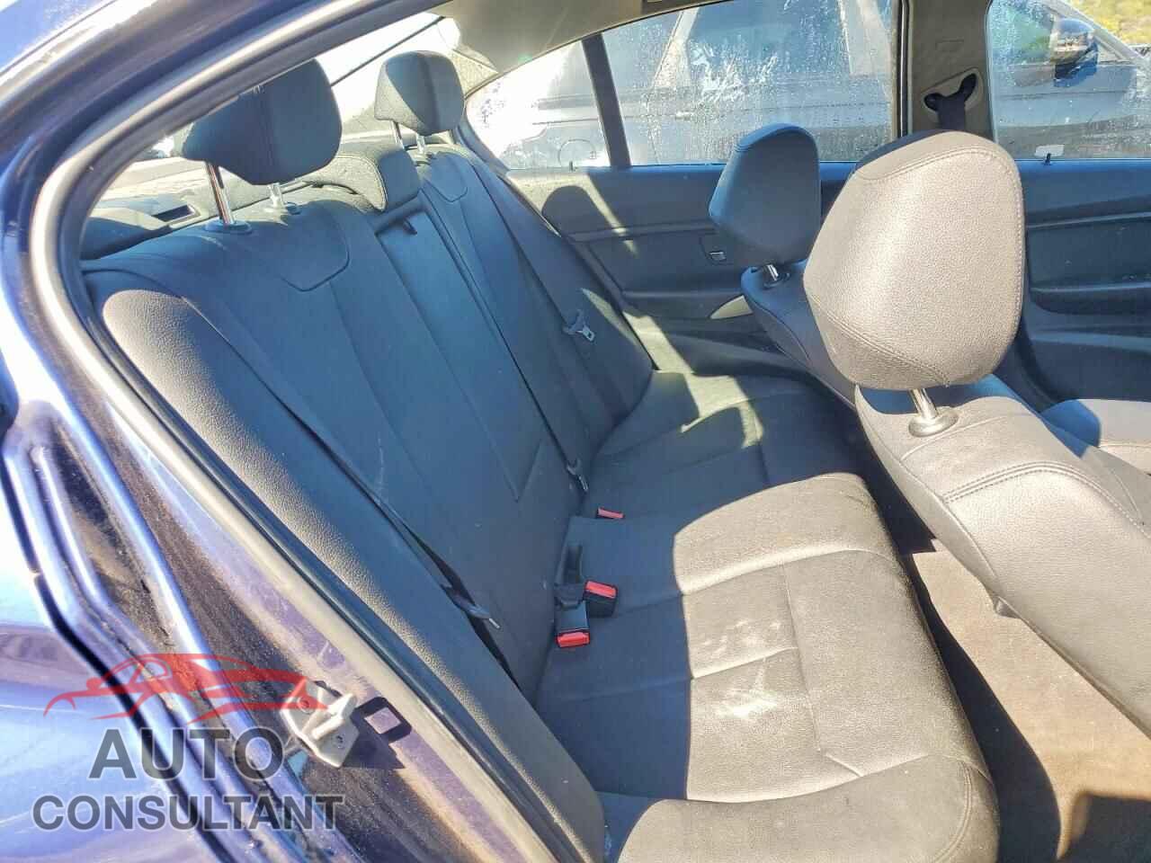 BMW 320 2018 - WBA8E5G52JNU47840