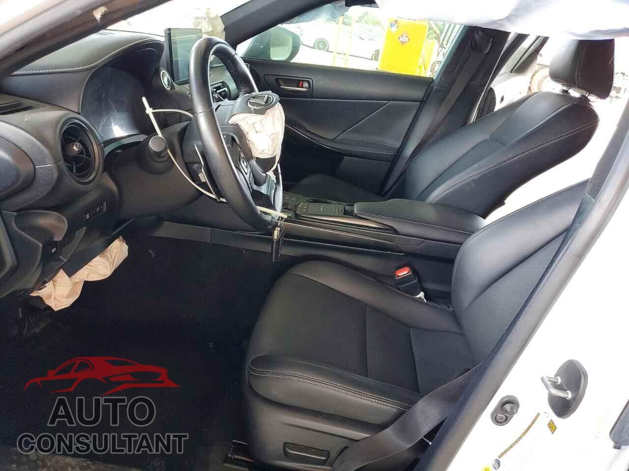 LEXUS IS 2024 - JTHCA1D2XR5131284