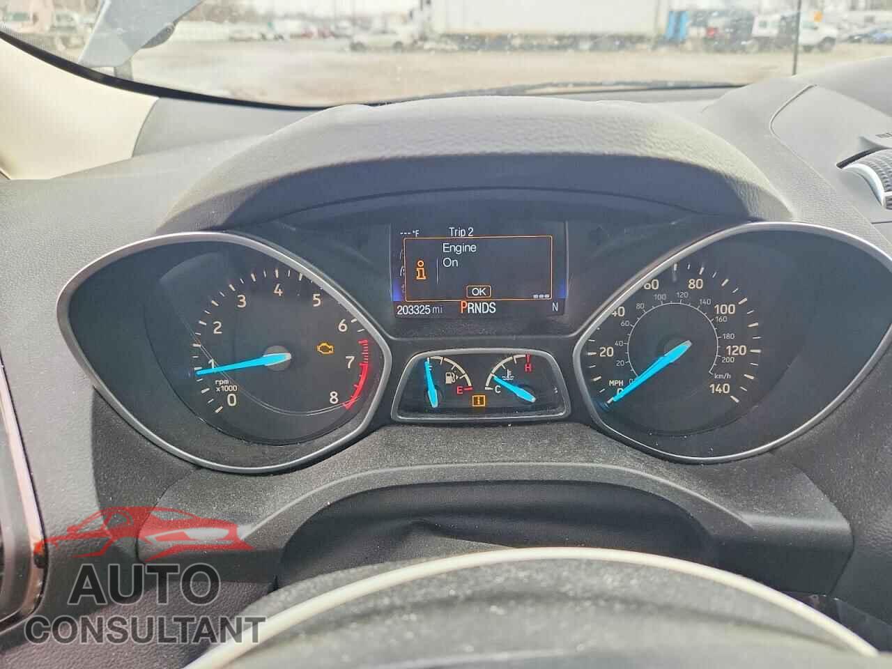 FORD ESCAPE 2017 - 1FMCU9J91HUC73998