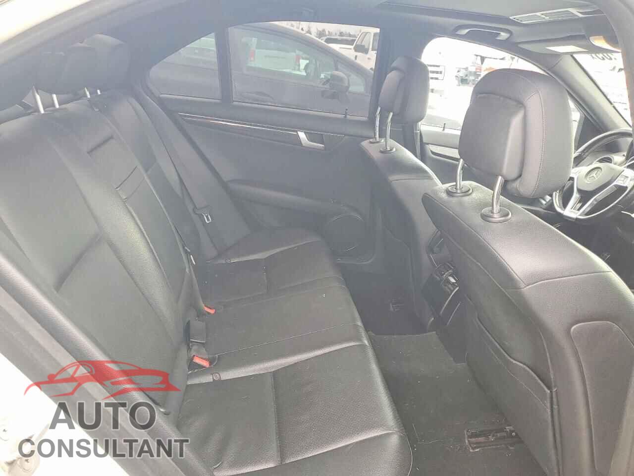 MERCEDES-BENZ C-CLASS 2012 - WDDGF8BB3CA638712