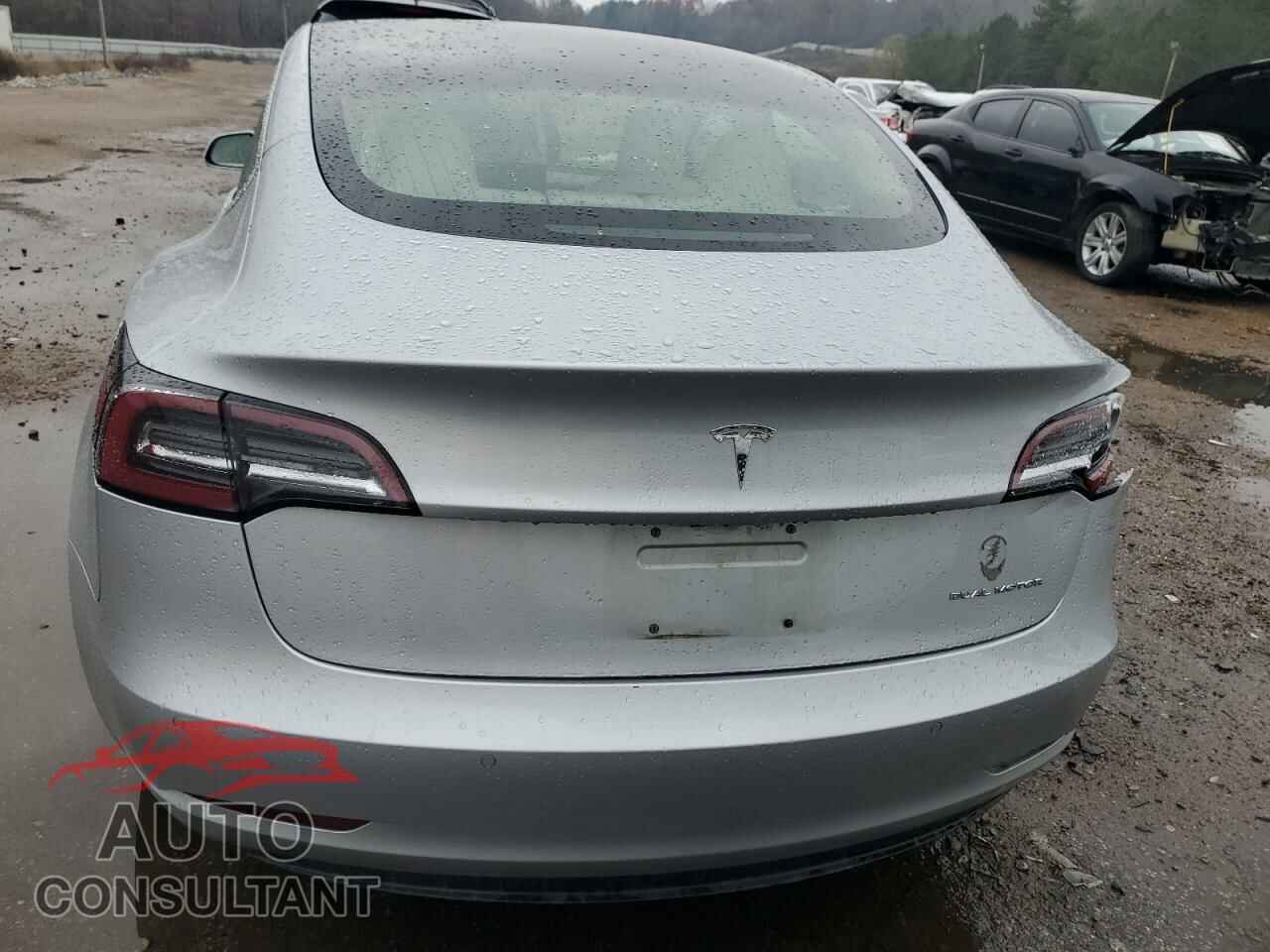TESLA MODEL 3 2018 - 5YJ3E1EB3JF111904