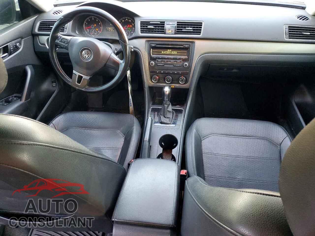 VOLKSWAGEN PASSAT 2014 - 1VWAP7A32EC007178