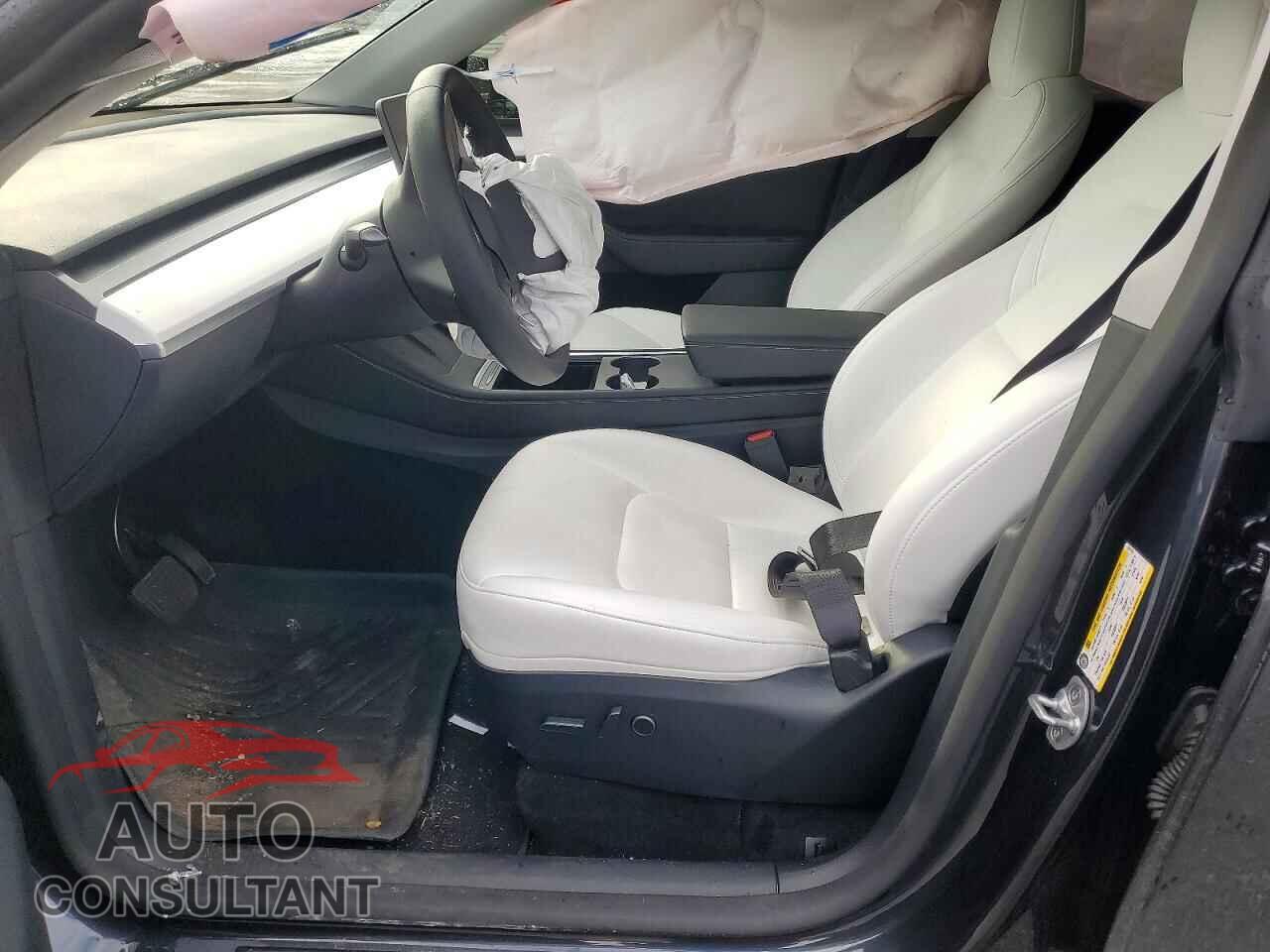 TESLA MODEL Y 2025 - 7SAYGDEE3SF241715