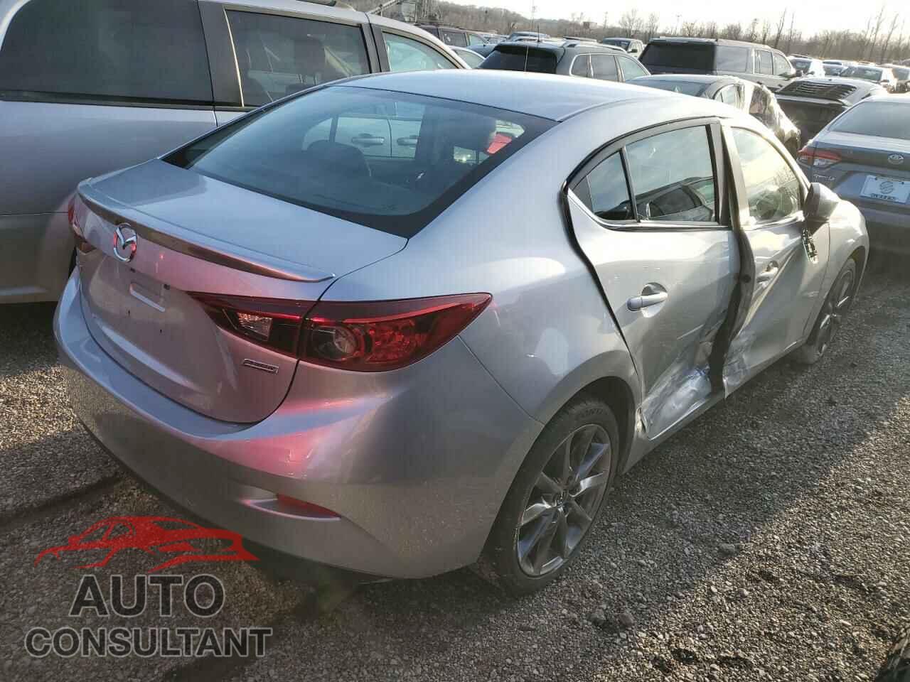 MAZDA 3 2018 - 3MZBN1V38JM215124